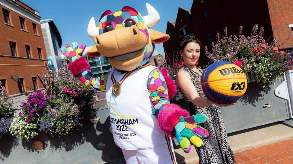 Abba with Perry the Bull the Birmingham 2022 Commonwealth Games mascot